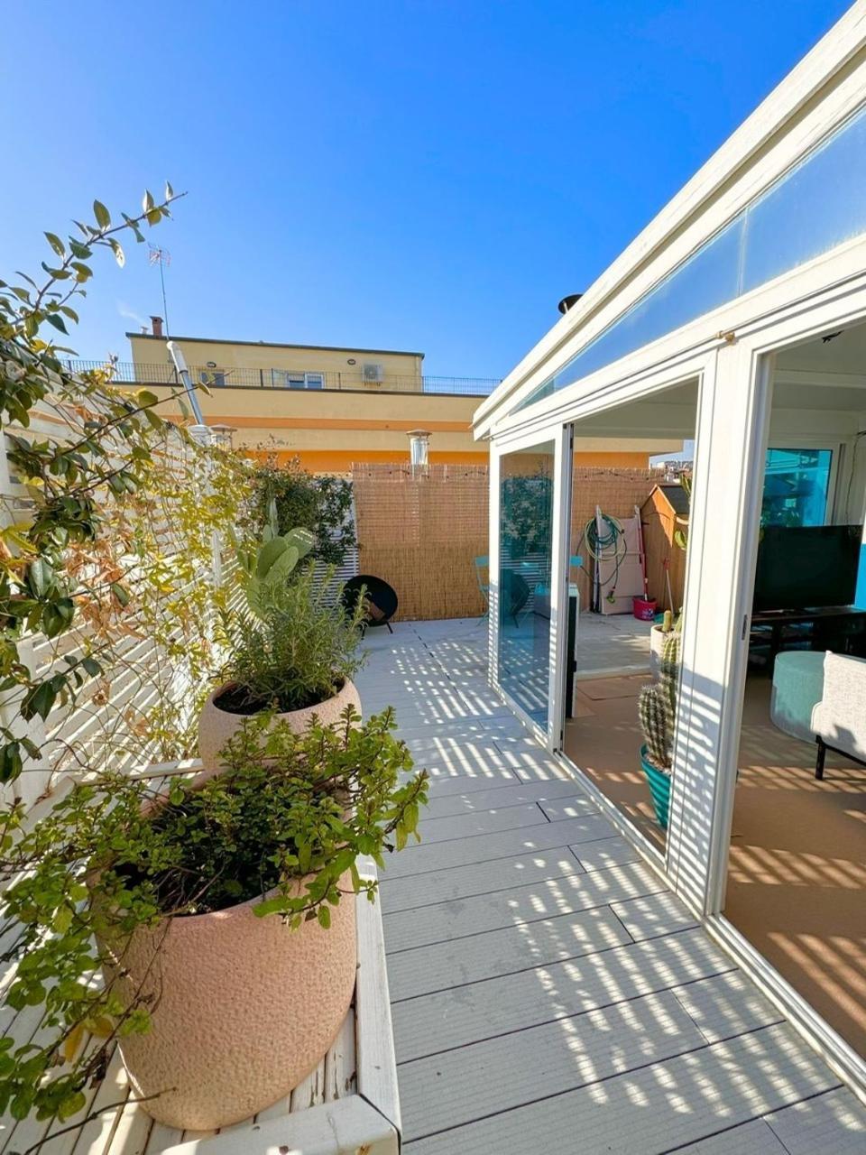 Rooftop-Marinacentro-Unique-Beach-Fun-Smart-Loveapt-Train-Park リミニ エクステリア 写真